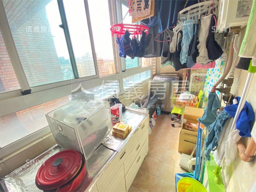 專任巴黎學院３＋１房車位房屋室內格局與周邊環境