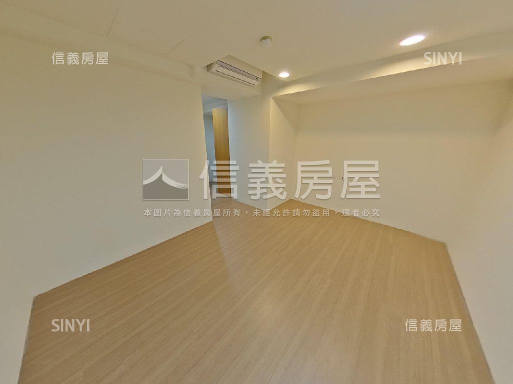 頂溪捷運新時代挑高一樓房屋室內格局與周邊環境
