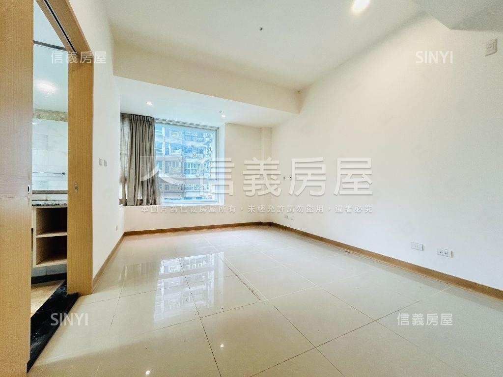 四季之旅朝南大４房車位房屋室內格局與周邊環境
