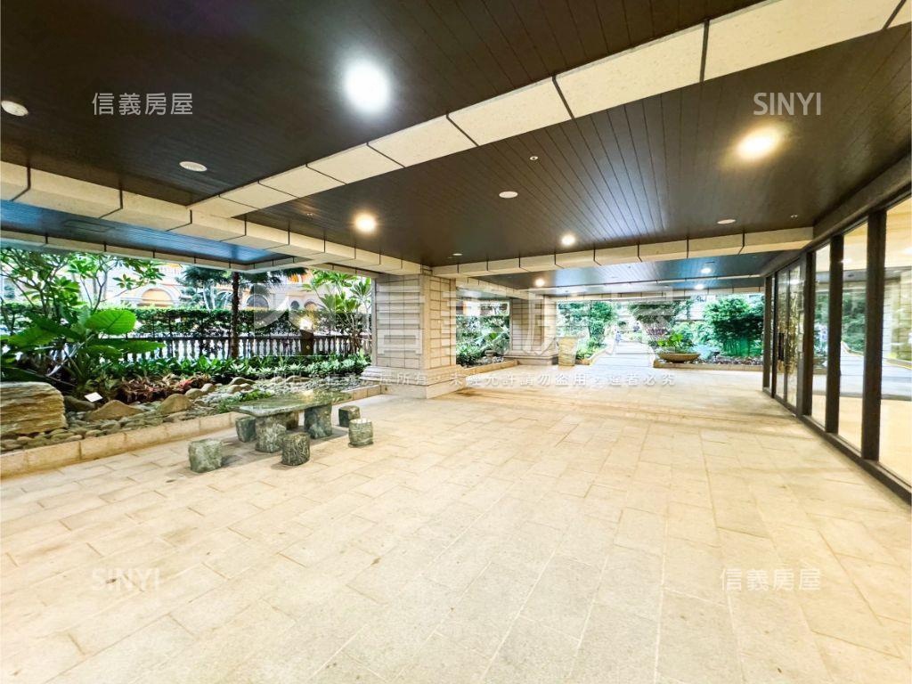 四季之旅朝南大４房車位房屋室內格局與周邊環境