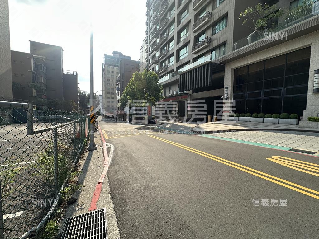 上越雅築兩房車位房屋室內格局與周邊環境