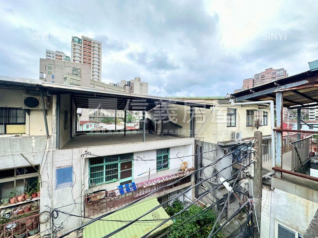 近輕軌＊稀有２樓＊頂加房屋室內格局與周邊環境