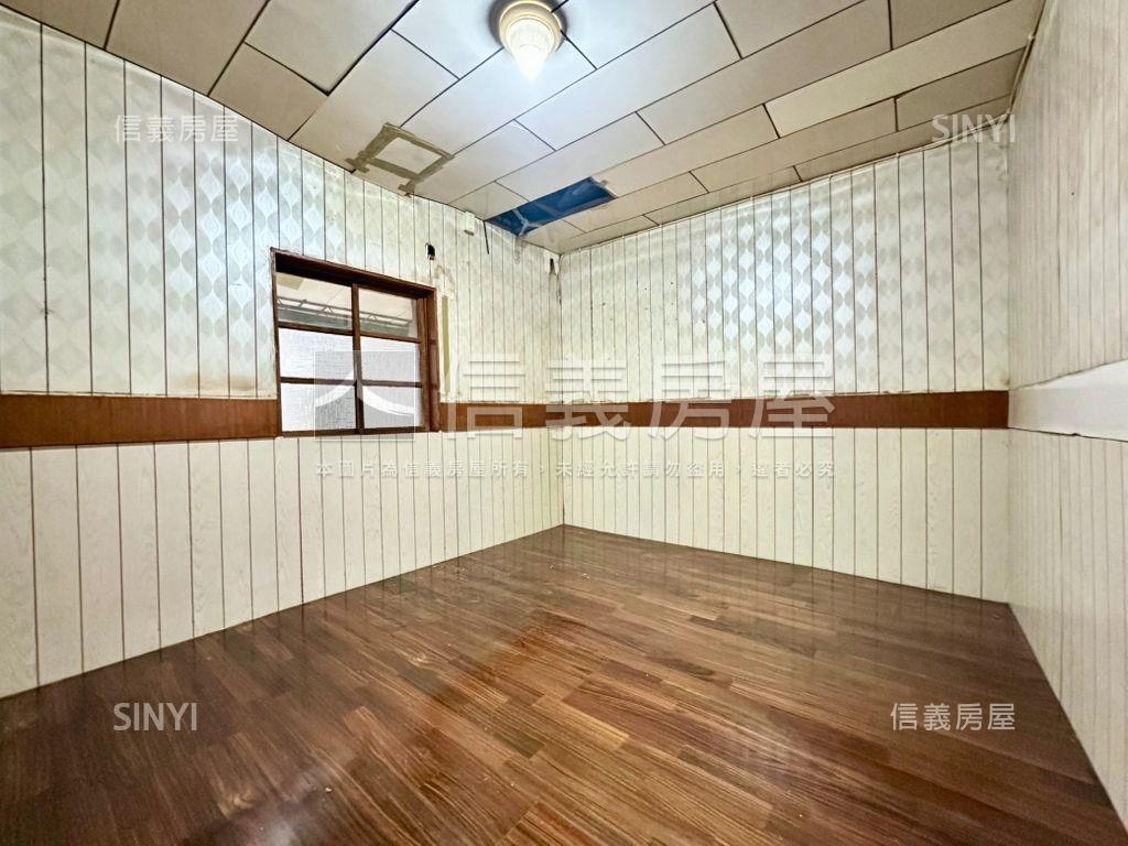近輕軌＊稀有２樓＊頂加房屋室內格局與周邊環境