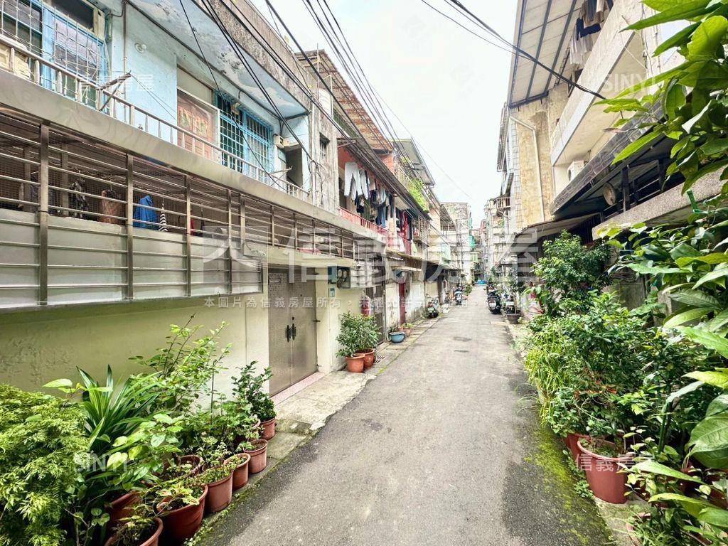 近輕軌＊稀有２樓＊頂加房屋室內格局與周邊環境