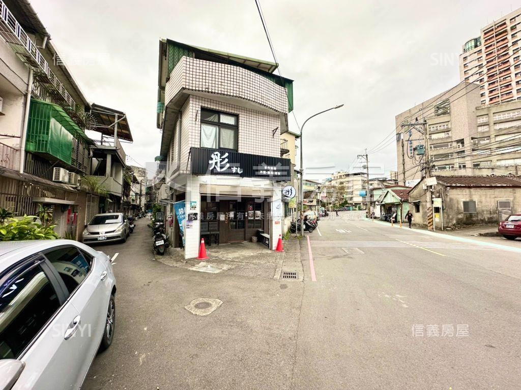 近輕軌＊稀有２樓＊頂加房屋室內格局與周邊環境