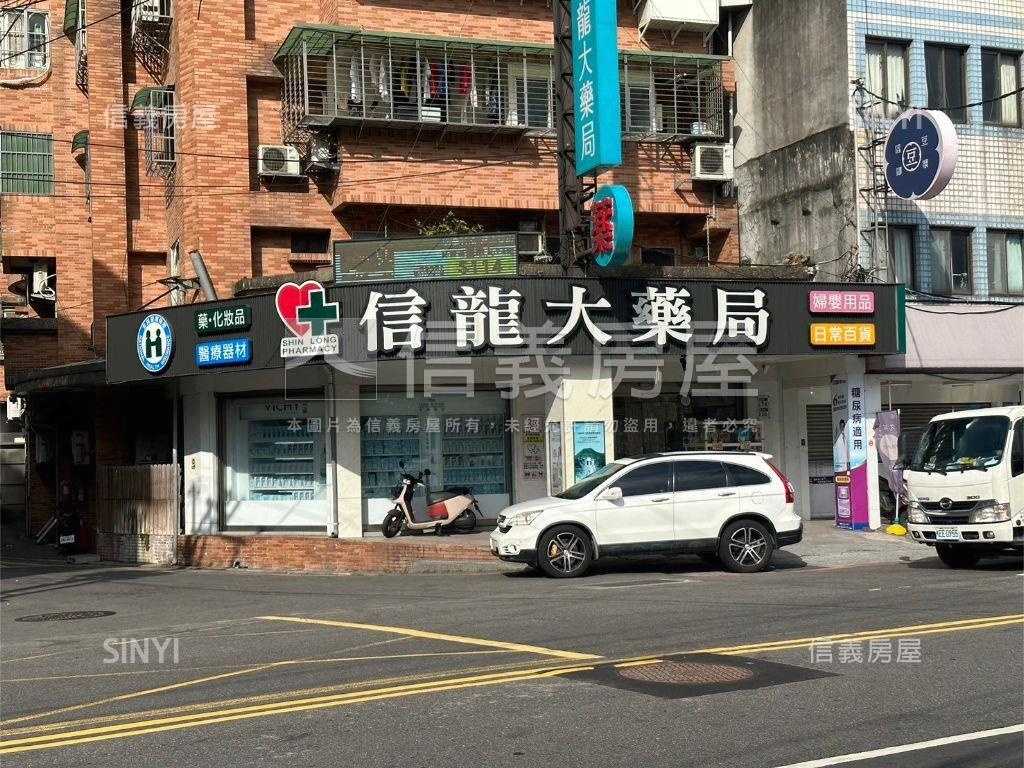 近輕軌＊稀有２樓＊頂加房屋室內格局與周邊環境