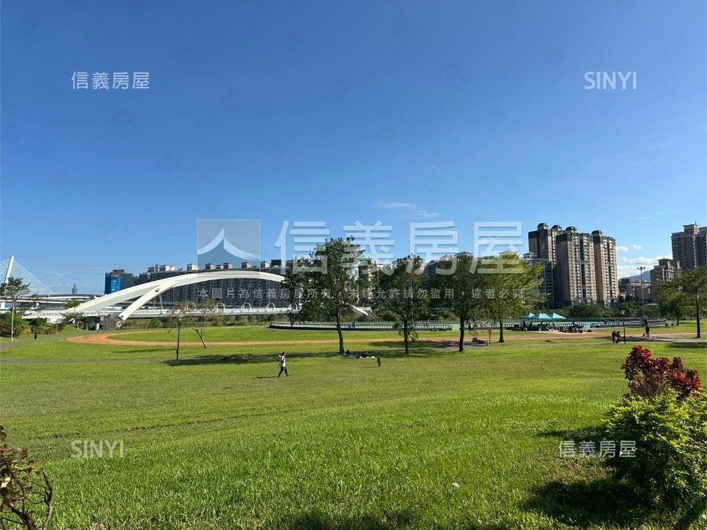 近輕軌＊稀有２樓＊頂加房屋室內格局與周邊環境