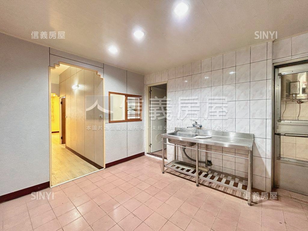 成泰路一段公寓三樓房屋室內格局與周邊環境