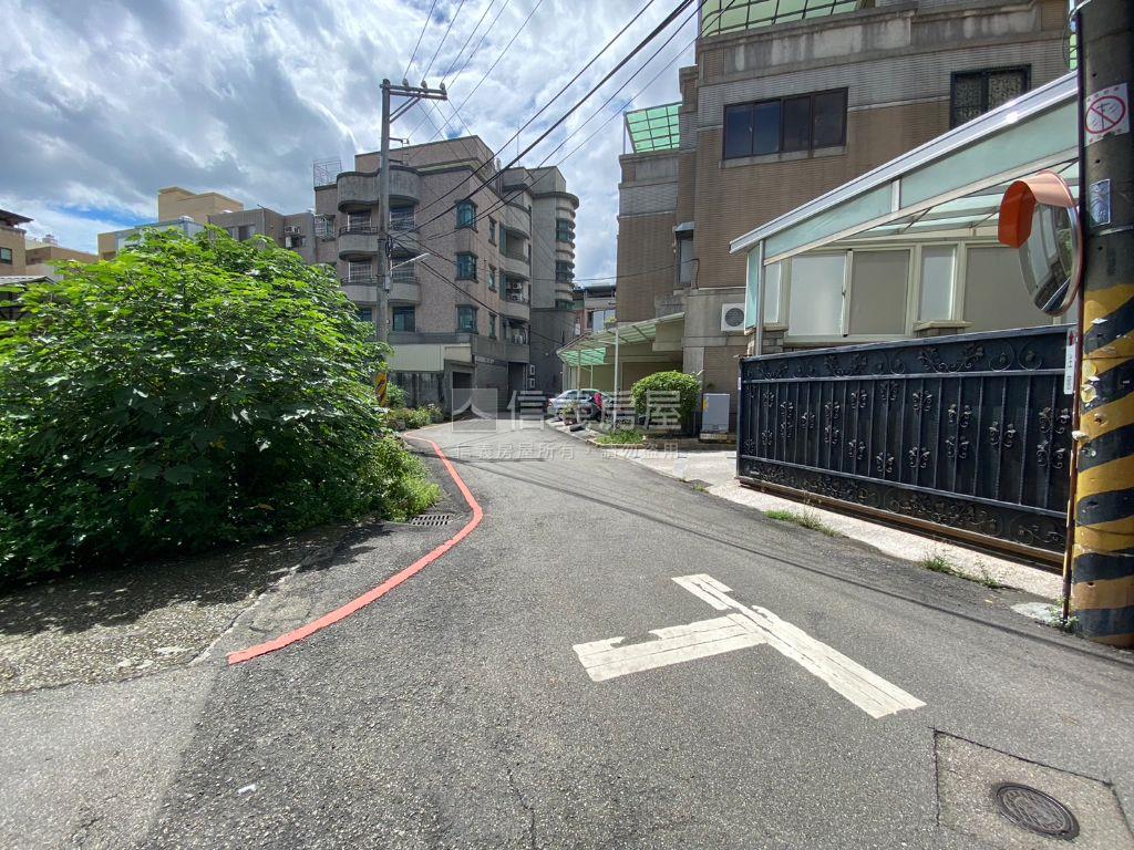 東區震後朝南美透天房屋室內格局與周邊環境