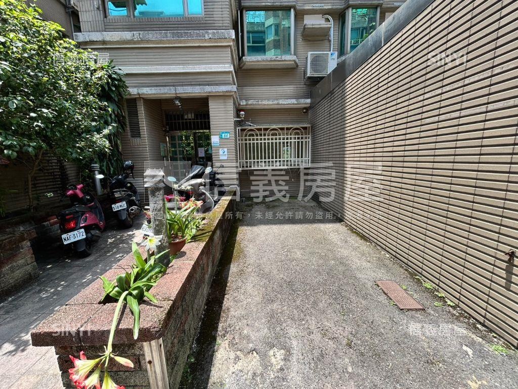 中央大土持多功能大一樓房屋室內格局與周邊環境