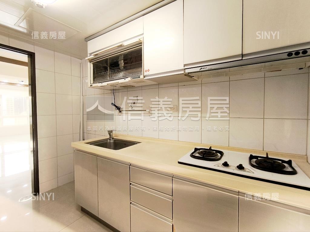 歐洲村君悅三房附車位房屋室內格局與周邊環境