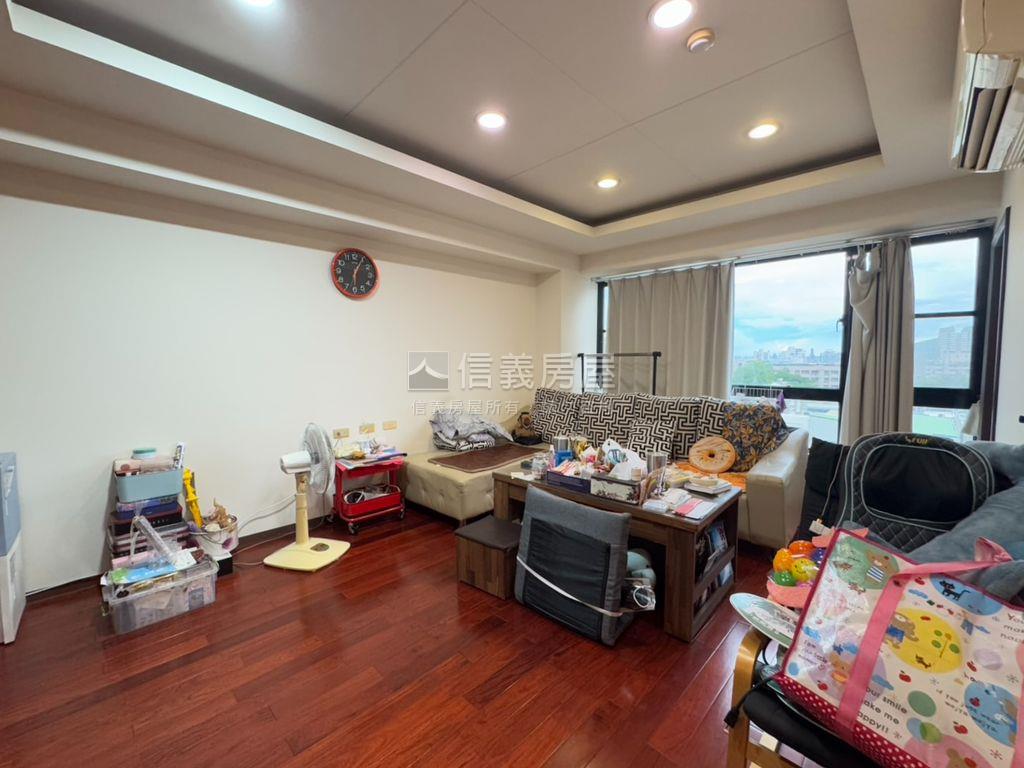 近萬家福大兩房兩衛車位房屋室內格局與周邊環境