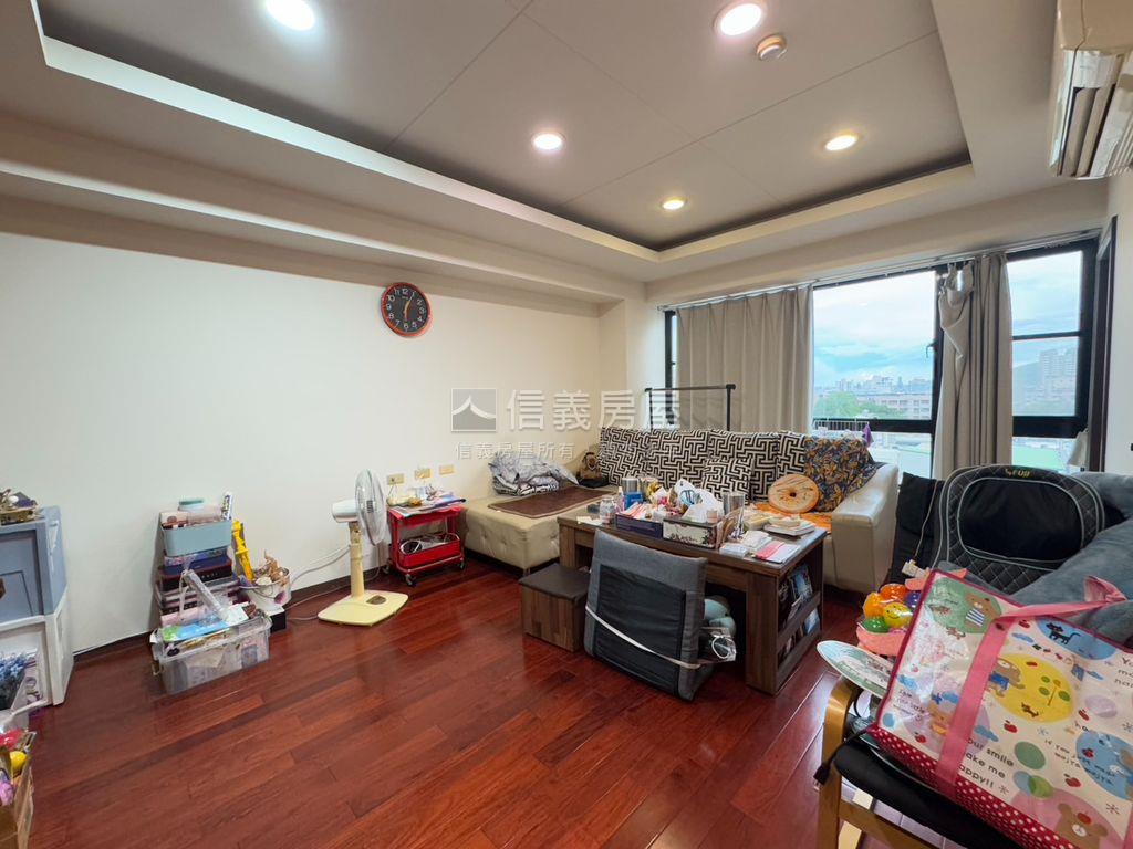 近萬家福大兩房兩衛車位房屋室內格局與周邊環境
