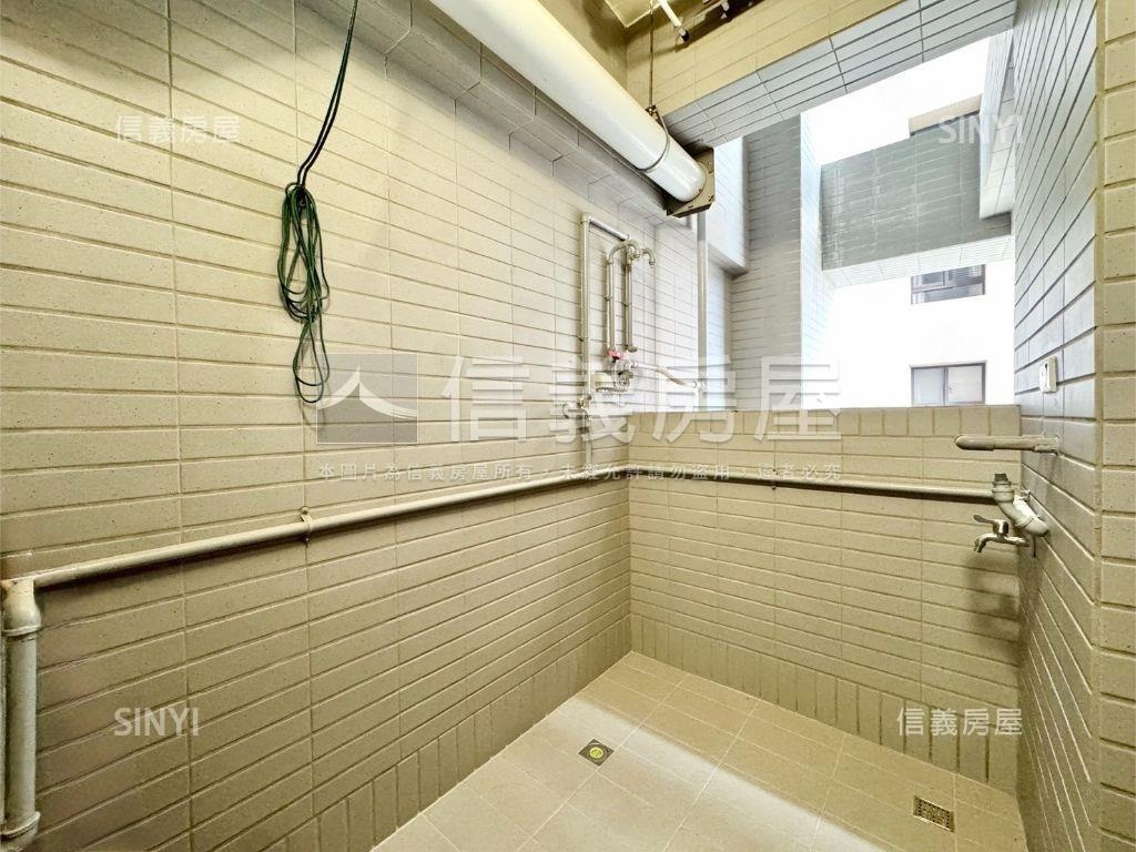 友友建設全新雙衛開窗平車房屋室內格局與周邊環境