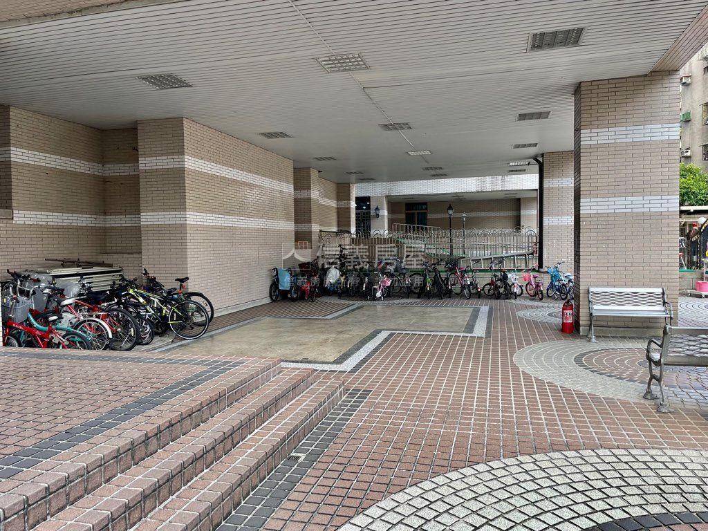 專任捷運年代裝潢美屋房屋室內格局與周邊環境