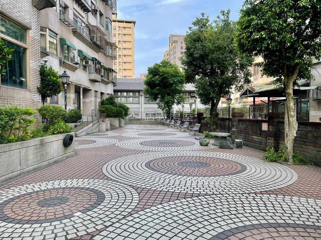 專任捷運年代裝潢美屋房屋室內格局與周邊環境