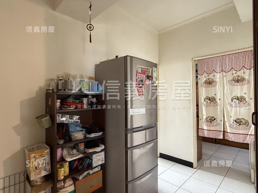 近Ｒ１５捷運高樓四房平車房屋室內格局與周邊環境