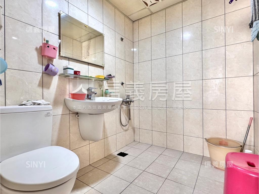 近Ｒ１５捷運景觀四房平車房屋室內格局與周邊環境