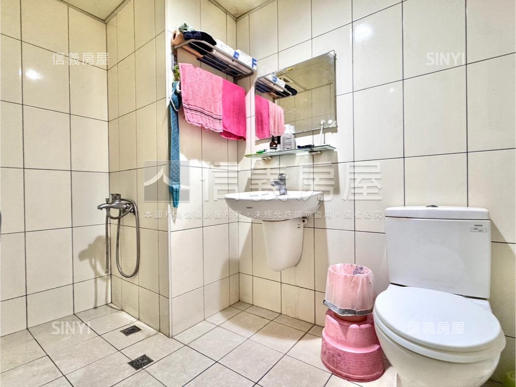 近Ｒ１５捷運景觀四房平車房屋室內格局與周邊環境