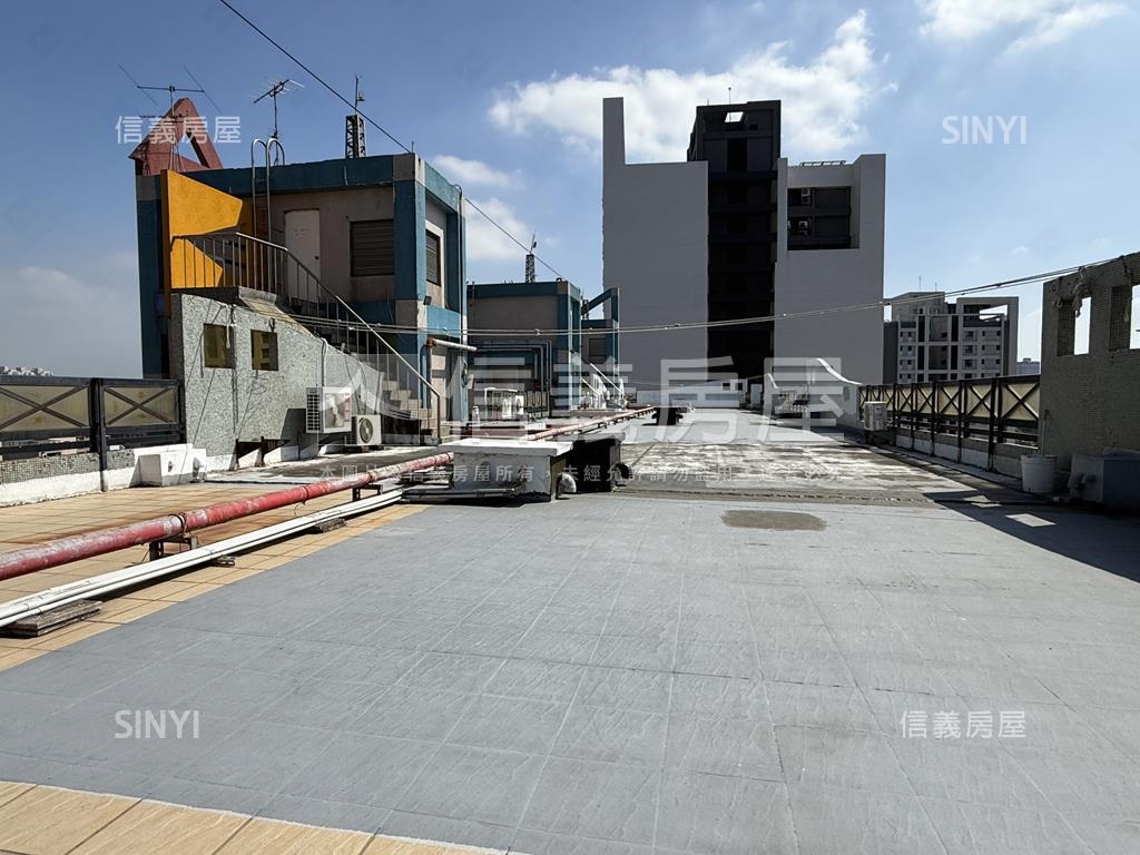 近Ｒ１５捷運景觀四房平車房屋室內格局與周邊環境