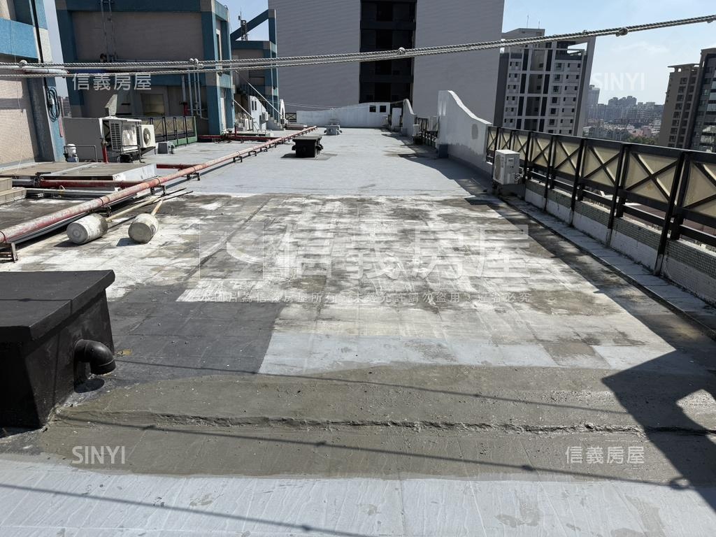 近Ｒ１５捷運景觀四房平車房屋室內格局與周邊環境