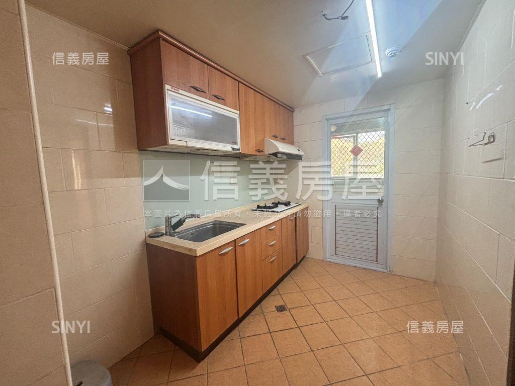 信義路１樓店面＋２樓房屋室內格局與周邊環境