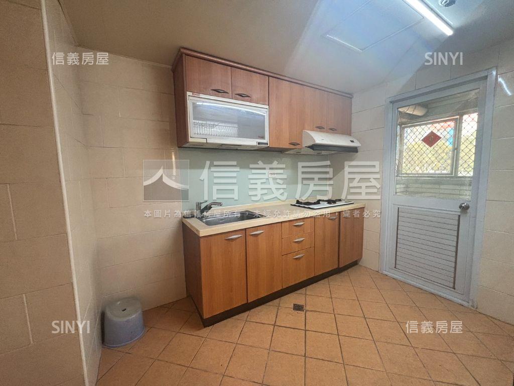 信義路１樓店面＋２樓房屋室內格局與周邊環境