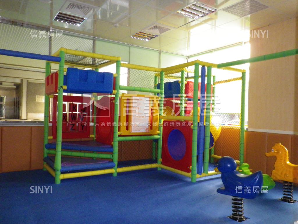 信義路１樓店面＋２樓房屋室內格局與周邊環境