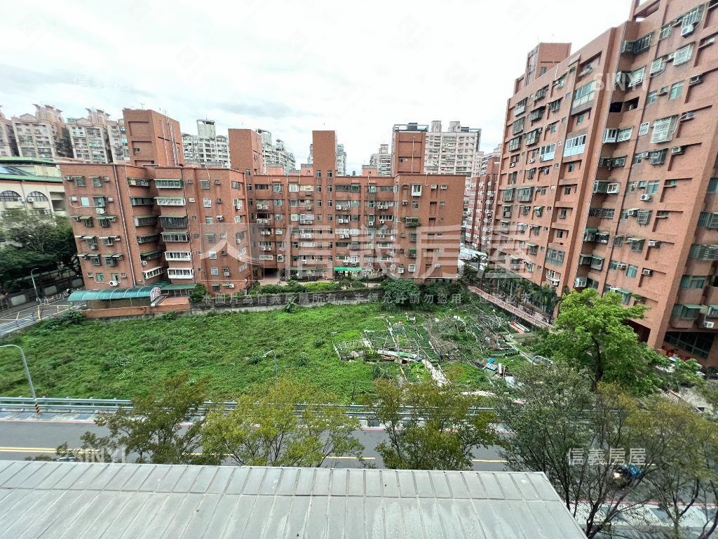 榮馥大院二房車位房屋室內格局與周邊環境