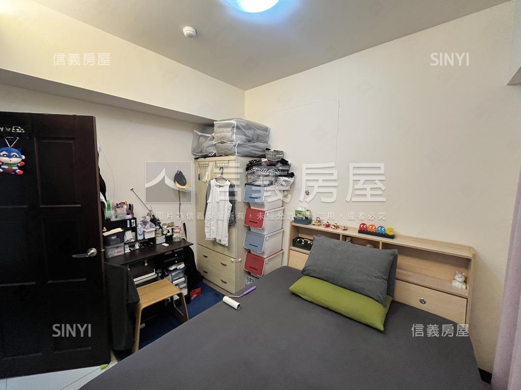 鴻築新巴黎大庭園兩房車位房屋室內格局與周邊環境