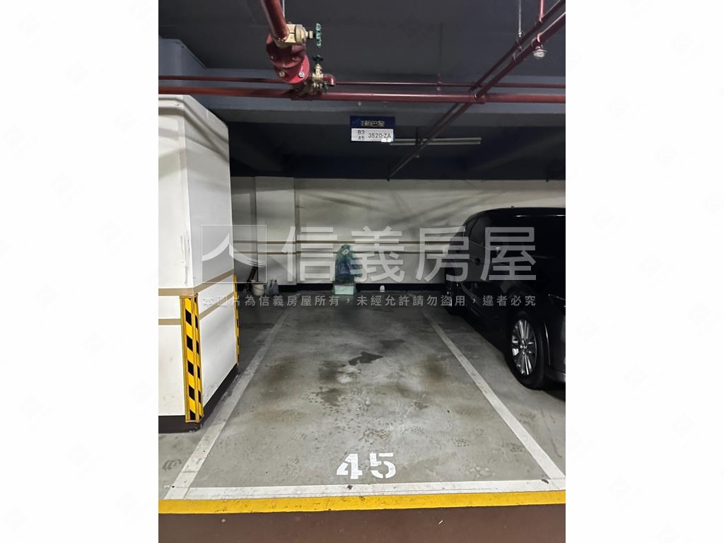鴻築新巴黎大庭園兩房車位房屋室內格局與周邊環境