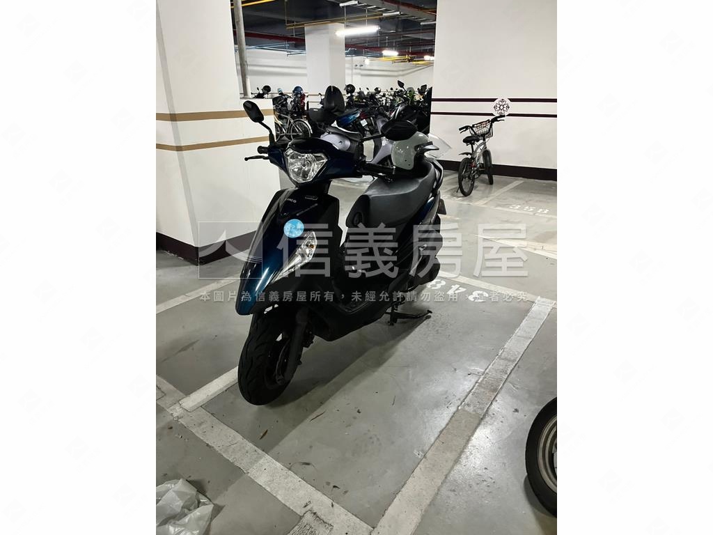 鴻築新巴黎大庭園兩房車位房屋室內格局與周邊環境