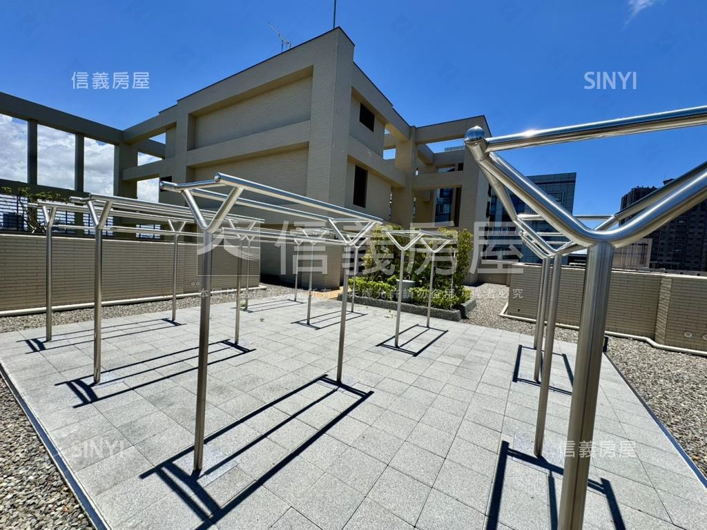 鳳凰康澤學區四房配車位房屋室內格局與周邊環境