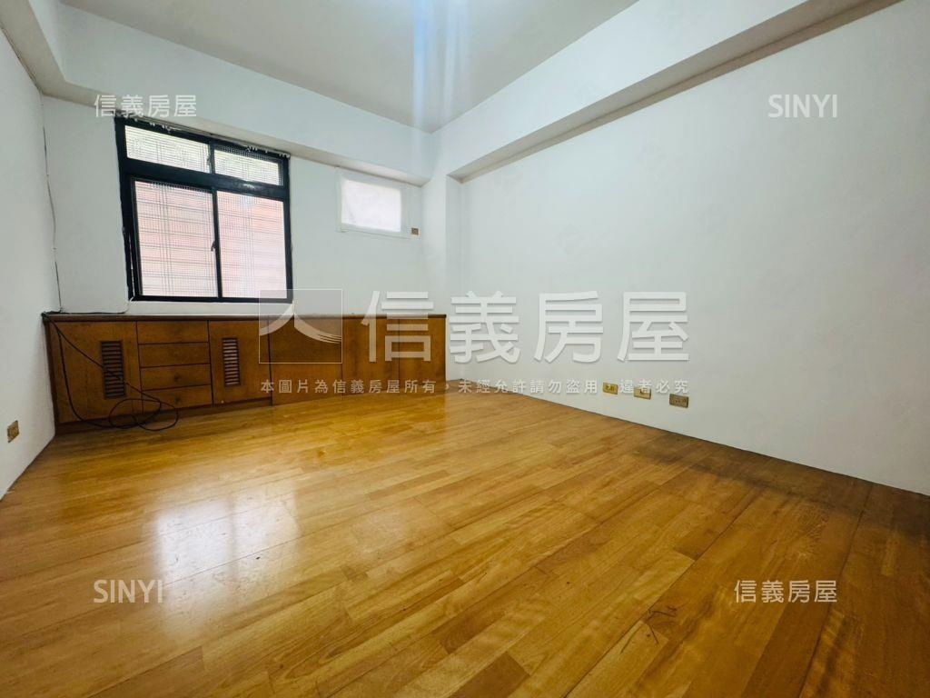 長安邊間方正三樓房屋室內格局與周邊環境