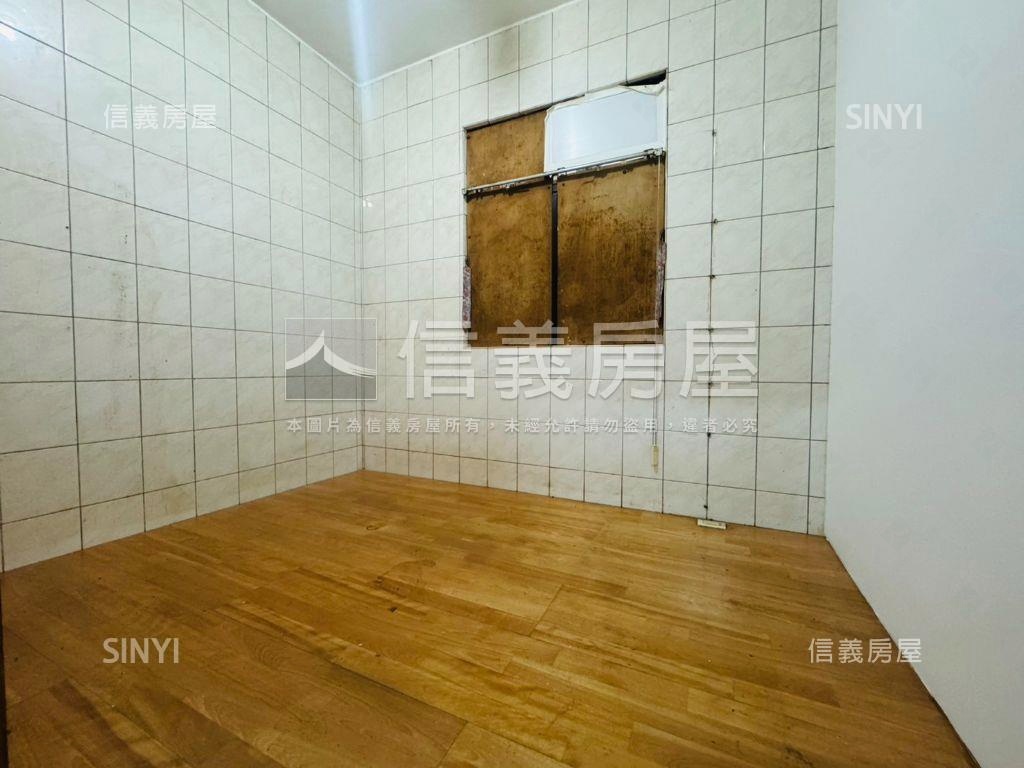 長安邊間方正三樓房屋室內格局與周邊環境