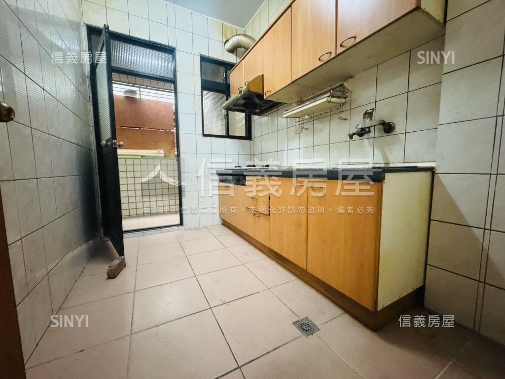 長安邊間方正三樓房屋室內格局與周邊環境