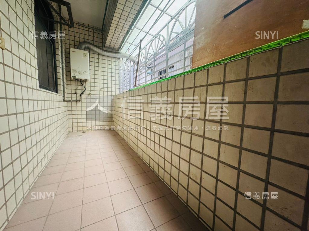 長安邊間方正三樓房屋室內格局與周邊環境