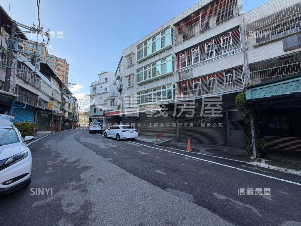 自由規劃近家樂福透天房屋室內格局與周邊環境