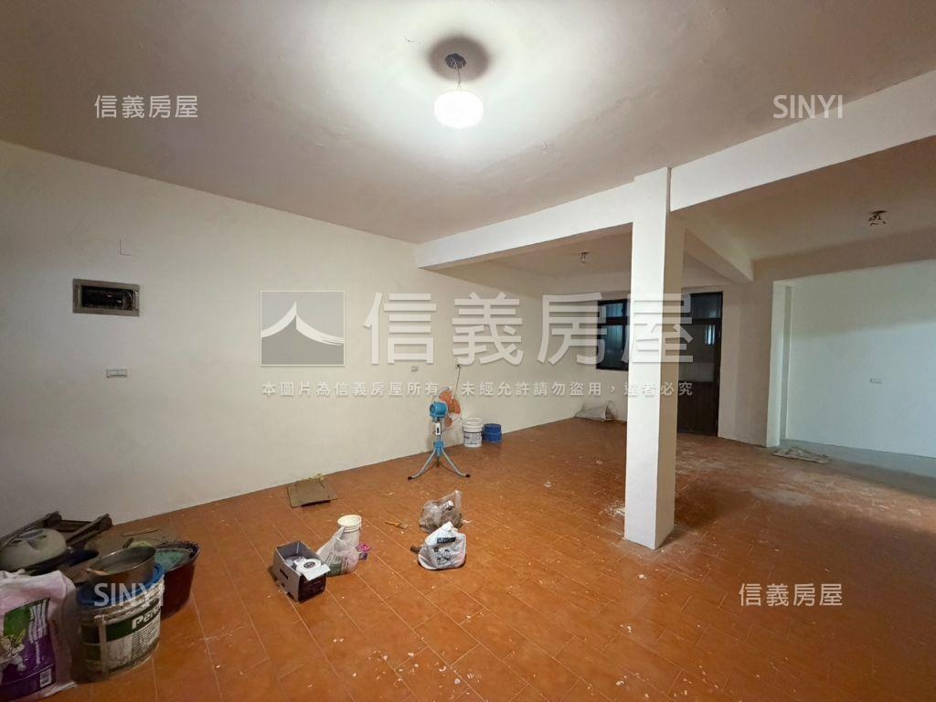 自由規劃近家樂福透天房屋室內格局與周邊環境