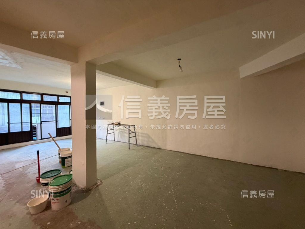 自由規劃近家樂福透天房屋室內格局與周邊環境