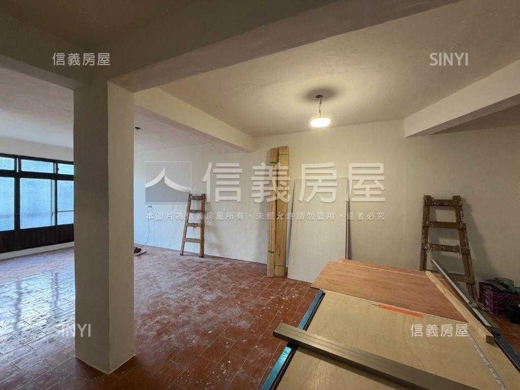 自由規劃近家樂福透天房屋室內格局與周邊環境