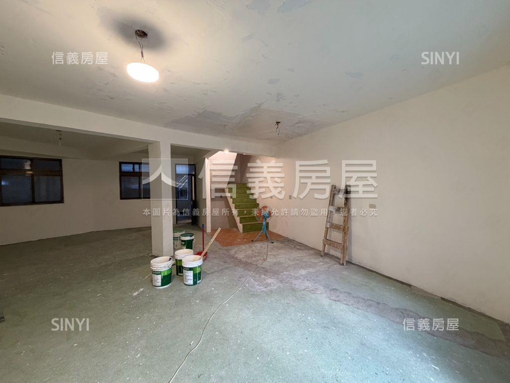 自由規劃近家樂福透天房屋室內格局與周邊環境