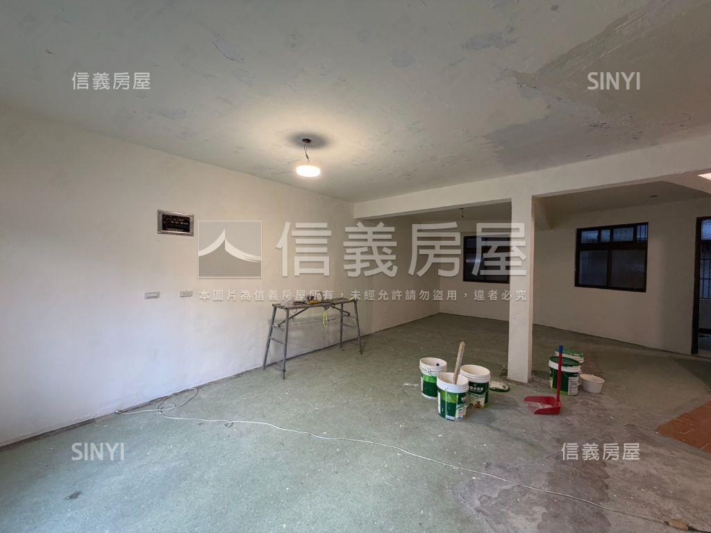 自由規劃近家樂福透天房屋室內格局與周邊環境