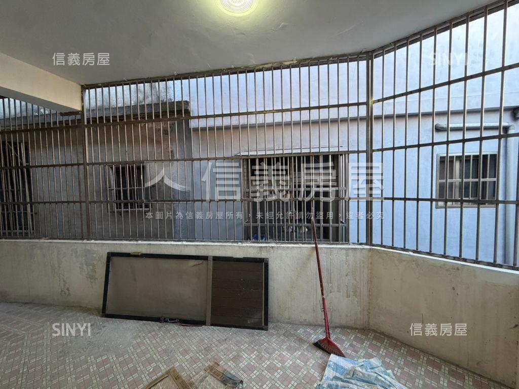 自由規劃近家樂福透天房屋室內格局與周邊環境