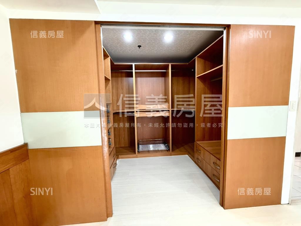 聚光映南國四房平車房屋室內格局與周邊環境