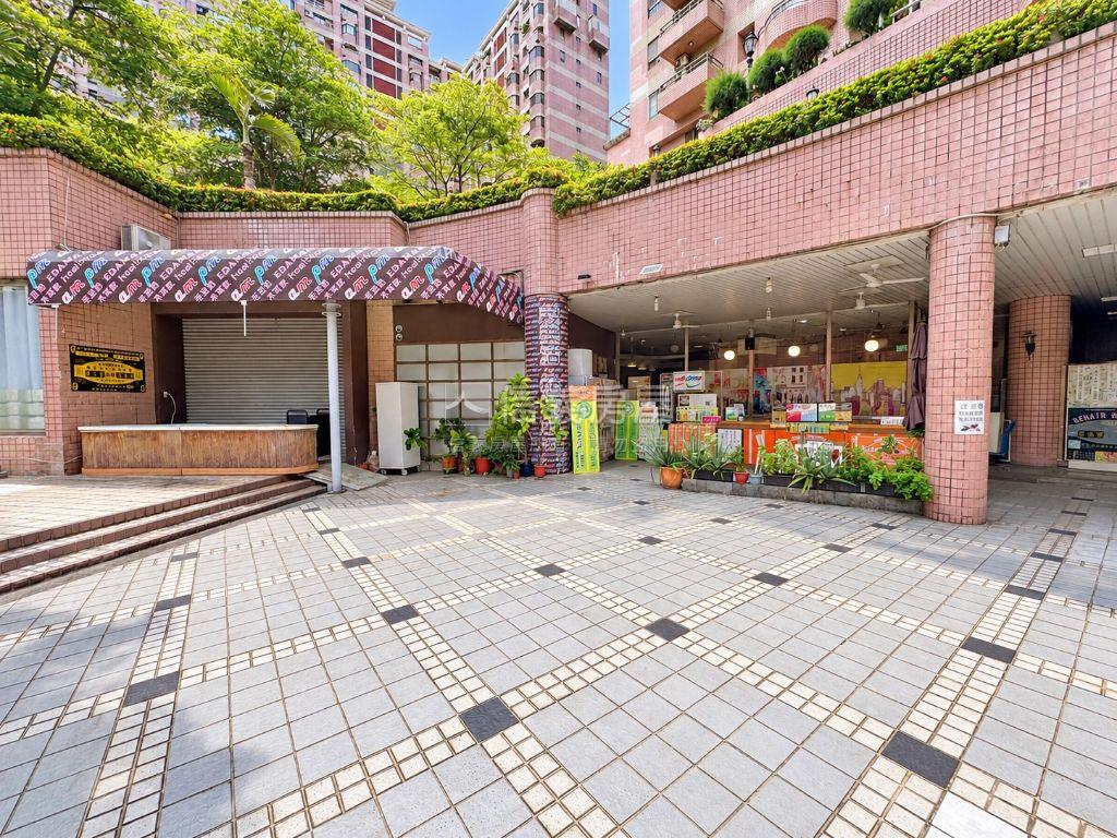 商用百坪河堤面寬店面房屋室內格局與周邊環境