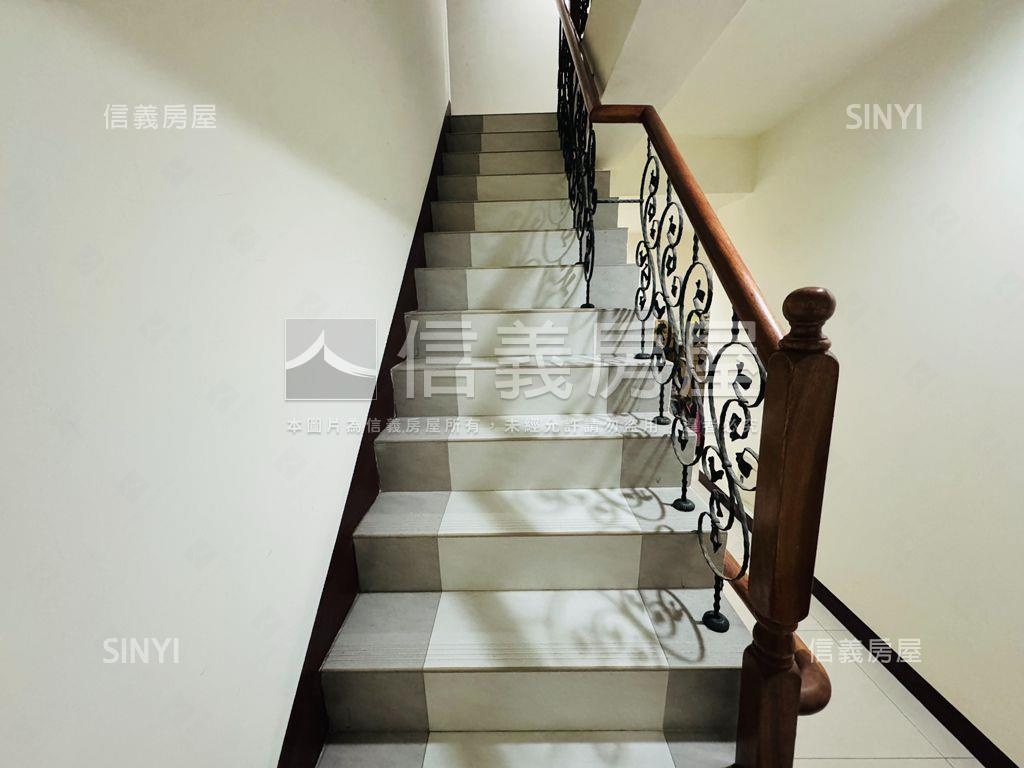 新板捷運投報兩套房屋室內格局與周邊環境