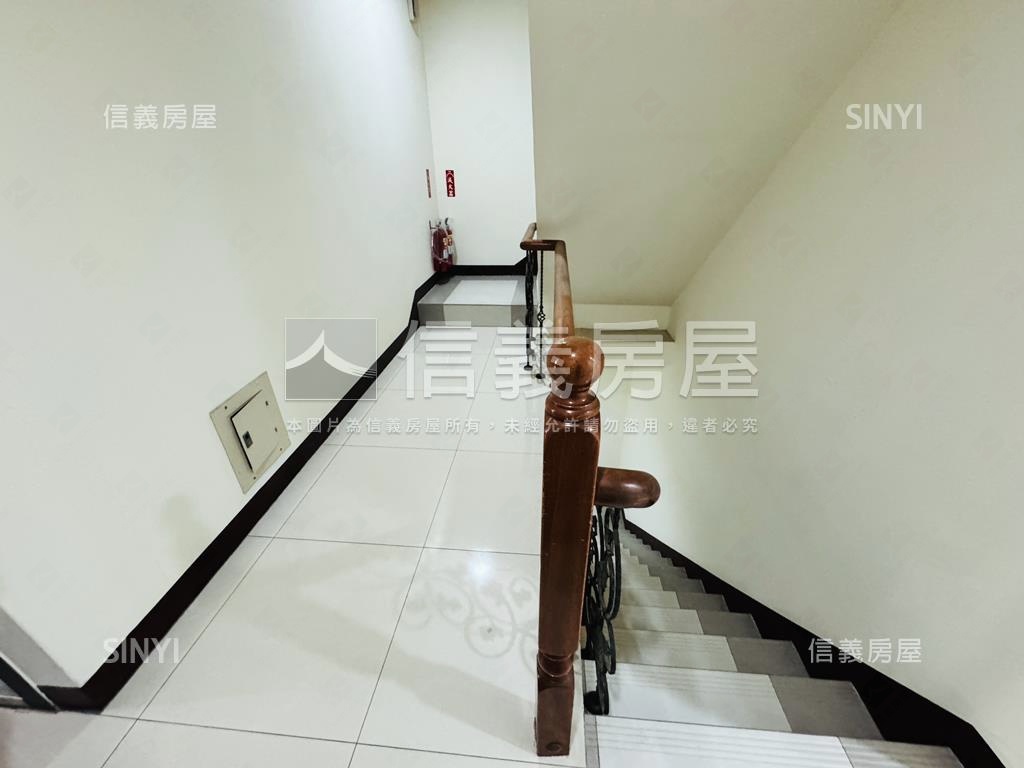 新板捷運投報兩套房屋室內格局與周邊環境