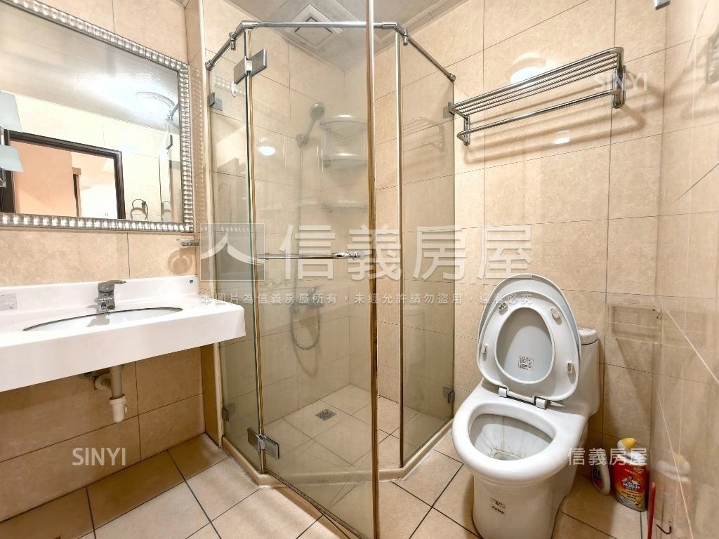 專任臻愛香榭外棟戶房屋室內格局與周邊環境