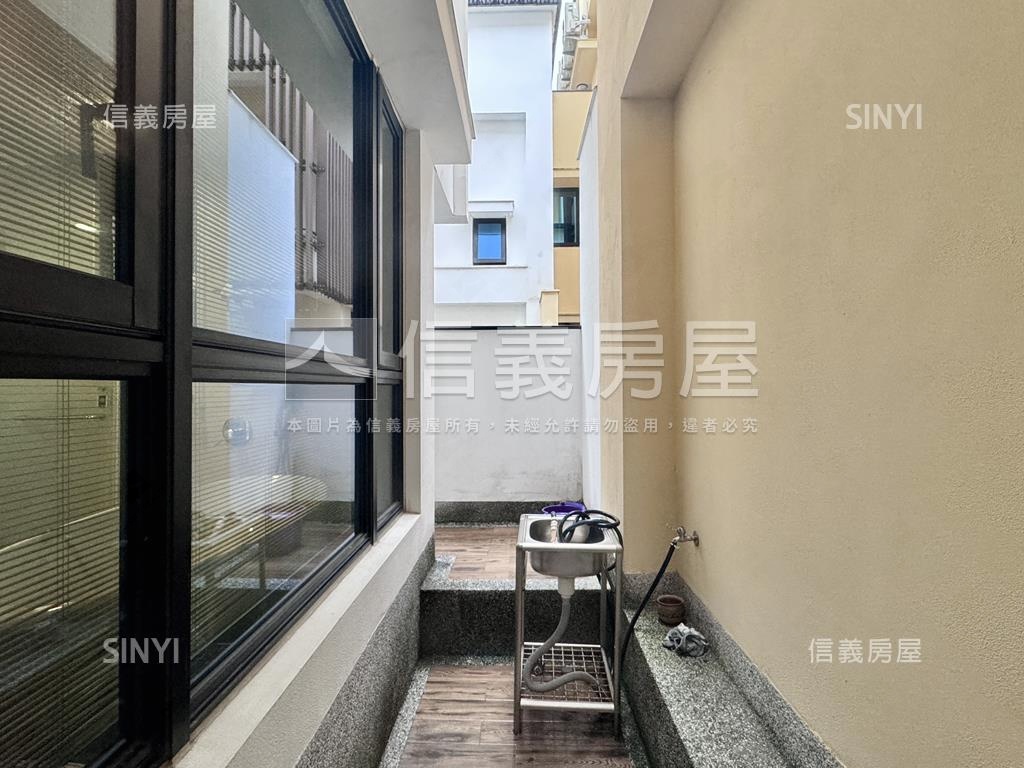 翡翠森林併排停車電梯車墅房屋室內格局與周邊環境